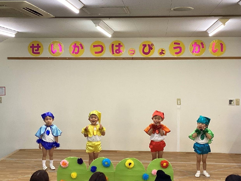 生活発表会２部２歳児（ぷーさん組）、３歳児（ありす組）